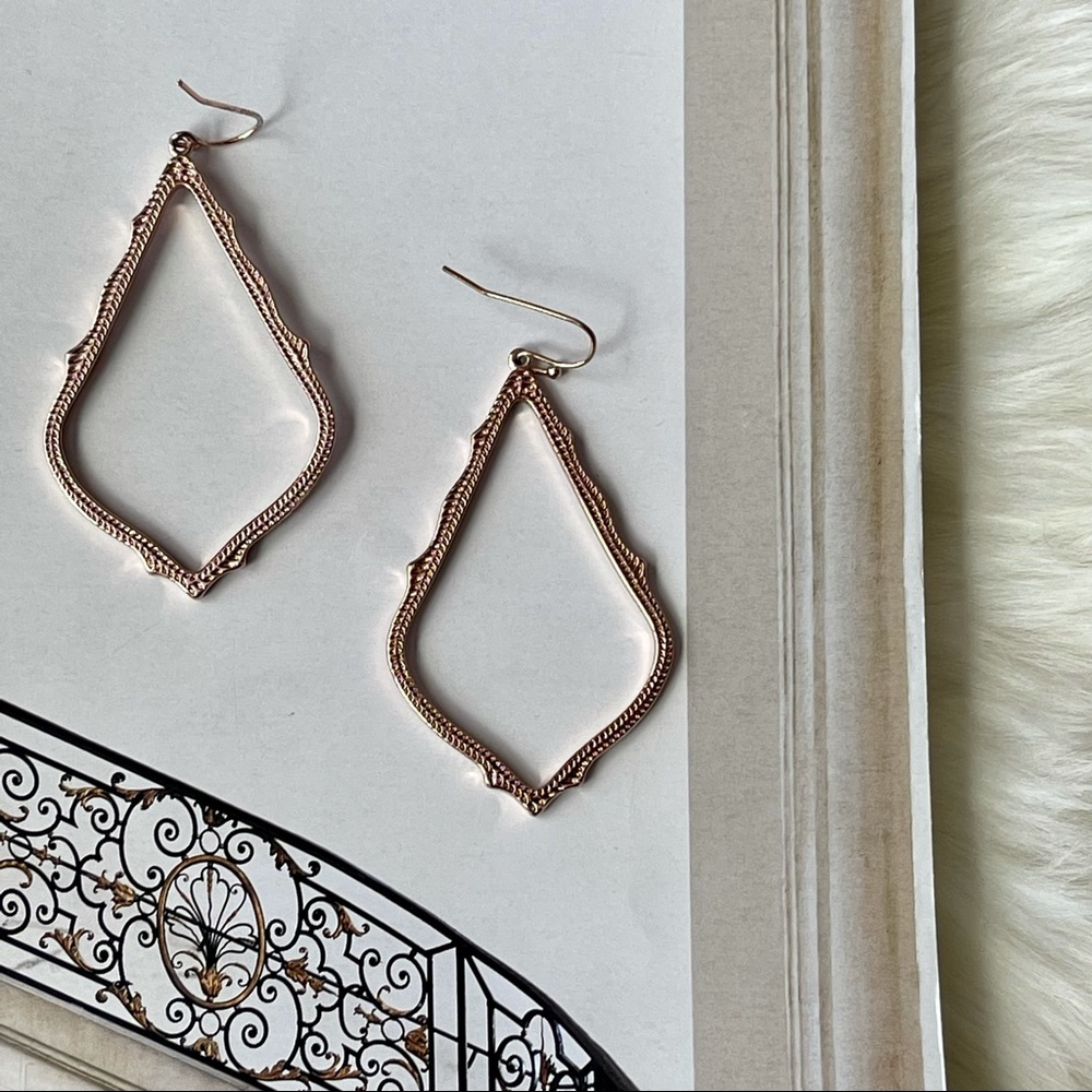 Rose Gold Sophie drop earrings - Picture 5 of 7